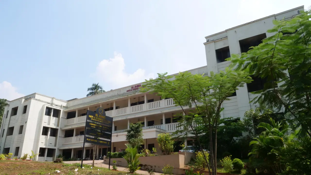 Al Jamia Arts and Science College campus